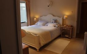 Apartment With Own Entrance & Terrace On West Hill